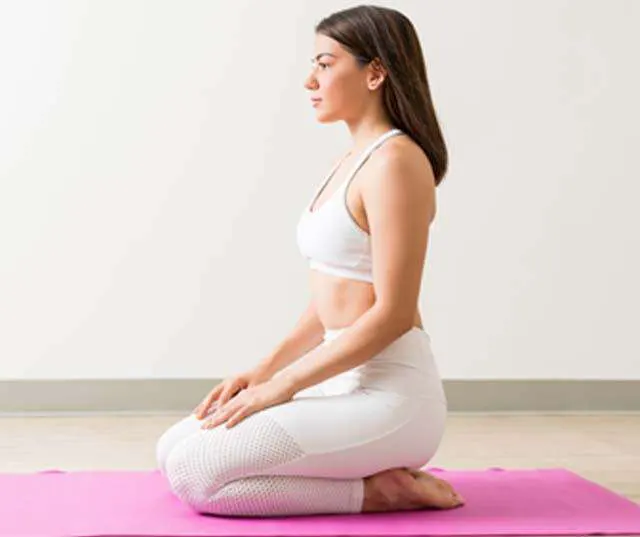 Vajrasana es un término sánscrito que se compone de dos palabras: «vajra» y «asana».