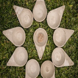 Quemador o shaumador de bombitas de defumación de Cemento Triangular de Sagrada Madre hecho a mano en Argentina unidad de 250g