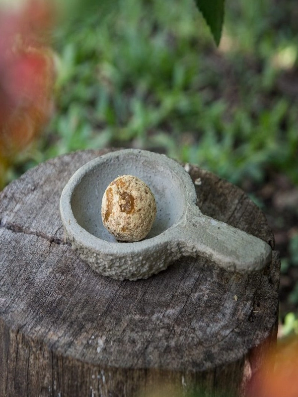 QUEMADOR-DE-BOMBITAS-DE-DEFUMACION-DE-CEMENTO-CHICO-DE-SAGRADA-MADRE-HECHO-A-MANO-EN-ARGENTINA-contenido-ofrecido-por-Inciensoshop